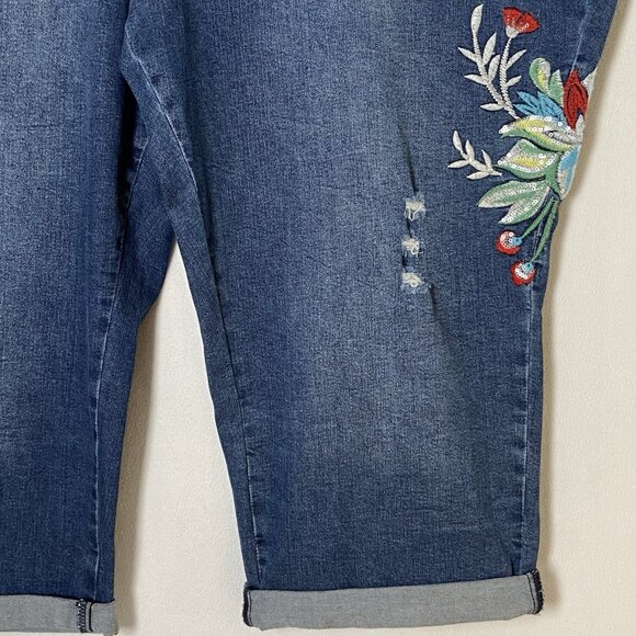 CATO Floral Embroidered Distressed Crop Jeans Sz 28W Blue Denim High Rise NWT - Picture 4 of 16
